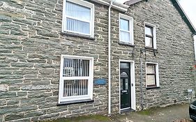 Cheerful Snowdonia Cottage,Garden Snug, Mountain Views, Sleeps 4, Near Zip World